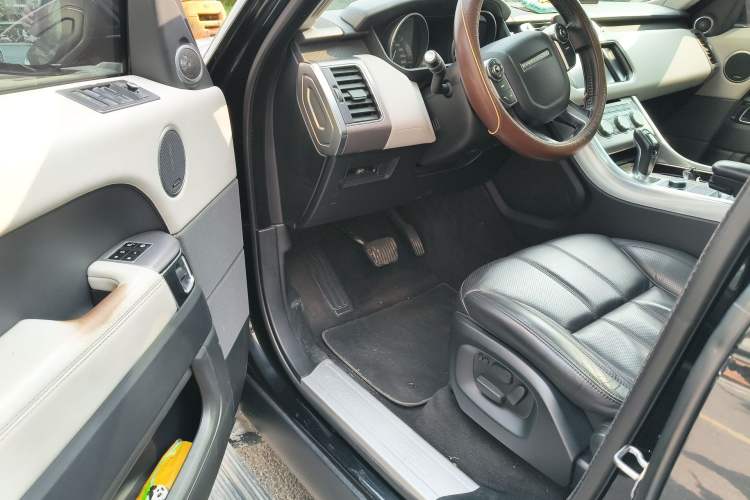 Used Land Rover Range Sport 2014 3.0 SC V6 HSE
