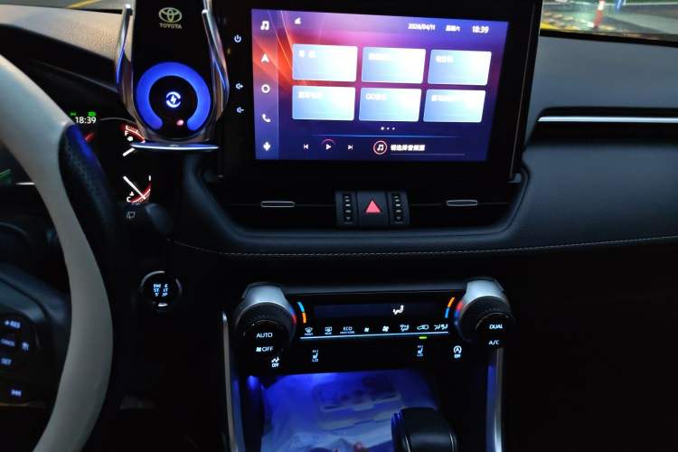 Used Toyota RAV4 2021 2.0L CVT Two-Wheel Drive Fashion PLUS Edition Audio And AC Panel