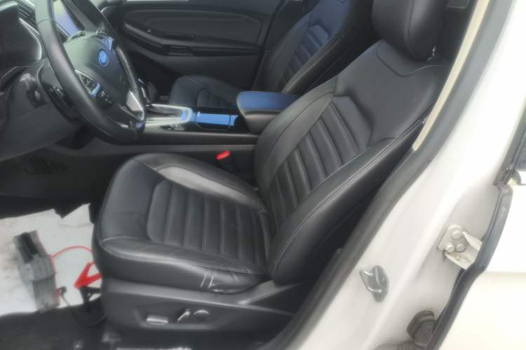 Used Ford Edge 2015 2.0T GTDi Two-Wheel-Drive High-Line Version
