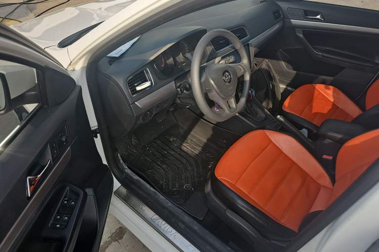 Used Volkswagen Gran Lavida 2017 1.6L Automatic Fashion Edition Driver Seat