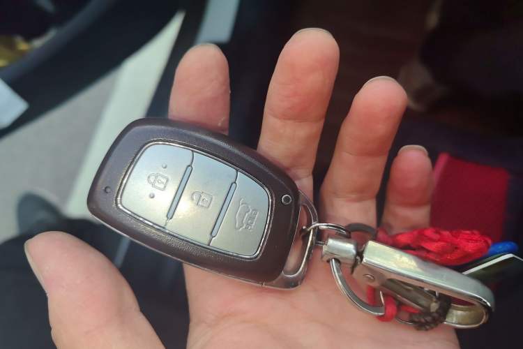 Used Hyundai ix25 2015 1.6L Automatic Two-Wheel Drive Smart GLS Trim Vehicle Key