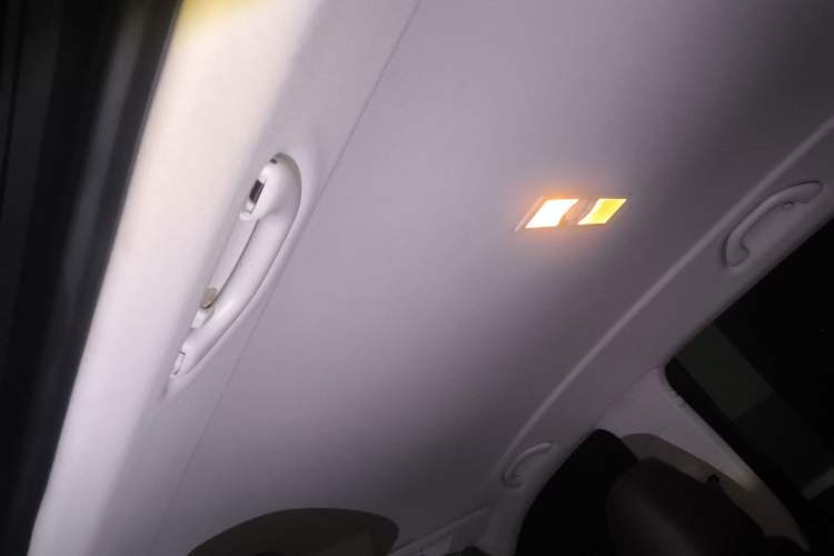 Used Volkswagen Tiguan 2015 1.8TSI Automatic All-Wheel Drive Comfort Edition Headliner