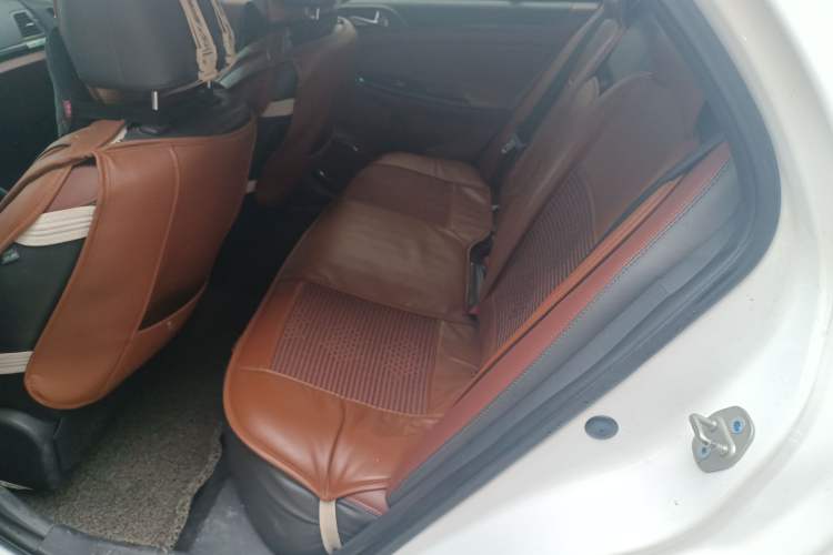 Used BYD Surui 2015 Revised Version 1.5L Manual Luxury Edition
