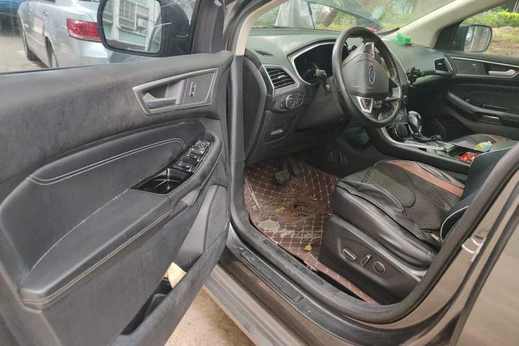 Used Ford Edge 2015 2.0T GTDi Two-Wheel-Drive High-Line Version
