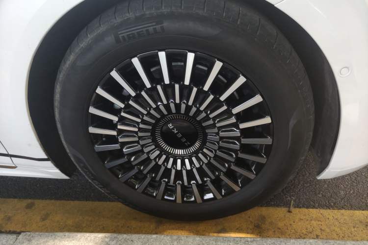 Used Zeekr 009 2024 7-Seater Walk-Through Version Four-Wheel Drive 108 kWh
