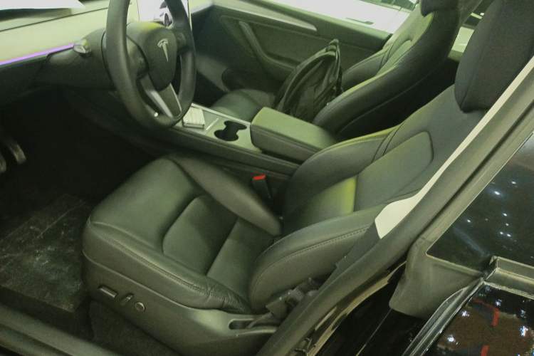 Used Tesla Model Y 2023 Long-Range All-Wheel-Drive Version
