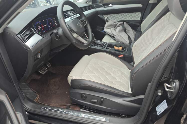 Used Volkswagen Magotan 2023 2 Million Units Commemorative Edition 330TSI DSG Luxury Version Left Front Seat