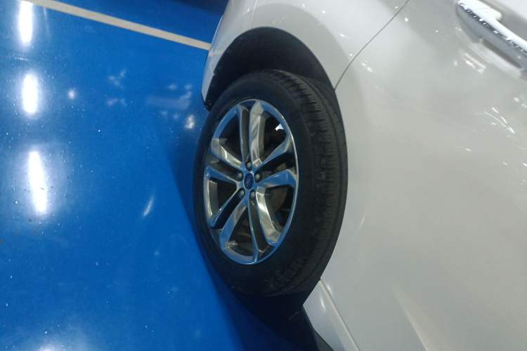 Used Ford Edge 2018 EcoBoost 245 Two-Wheel-Drive Sporty 7-Seater
