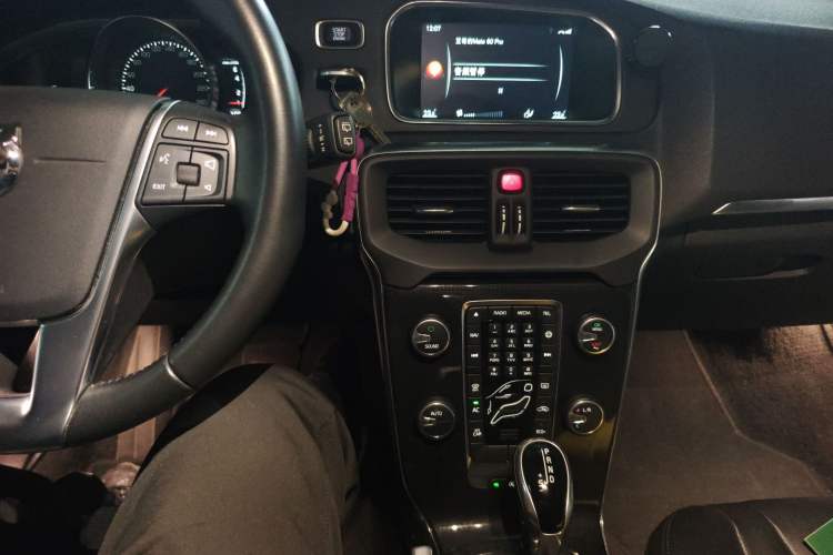 Used Volvo V40 2017 T3 Zhiyi Edition