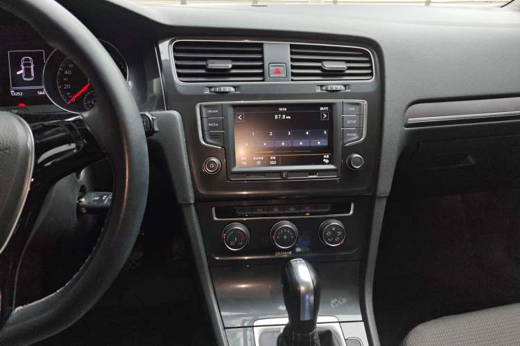 Used Volkswagen Golf 2017 230TSI Automatic Comfort Edition – Celebrating Milestone of One Million Units
