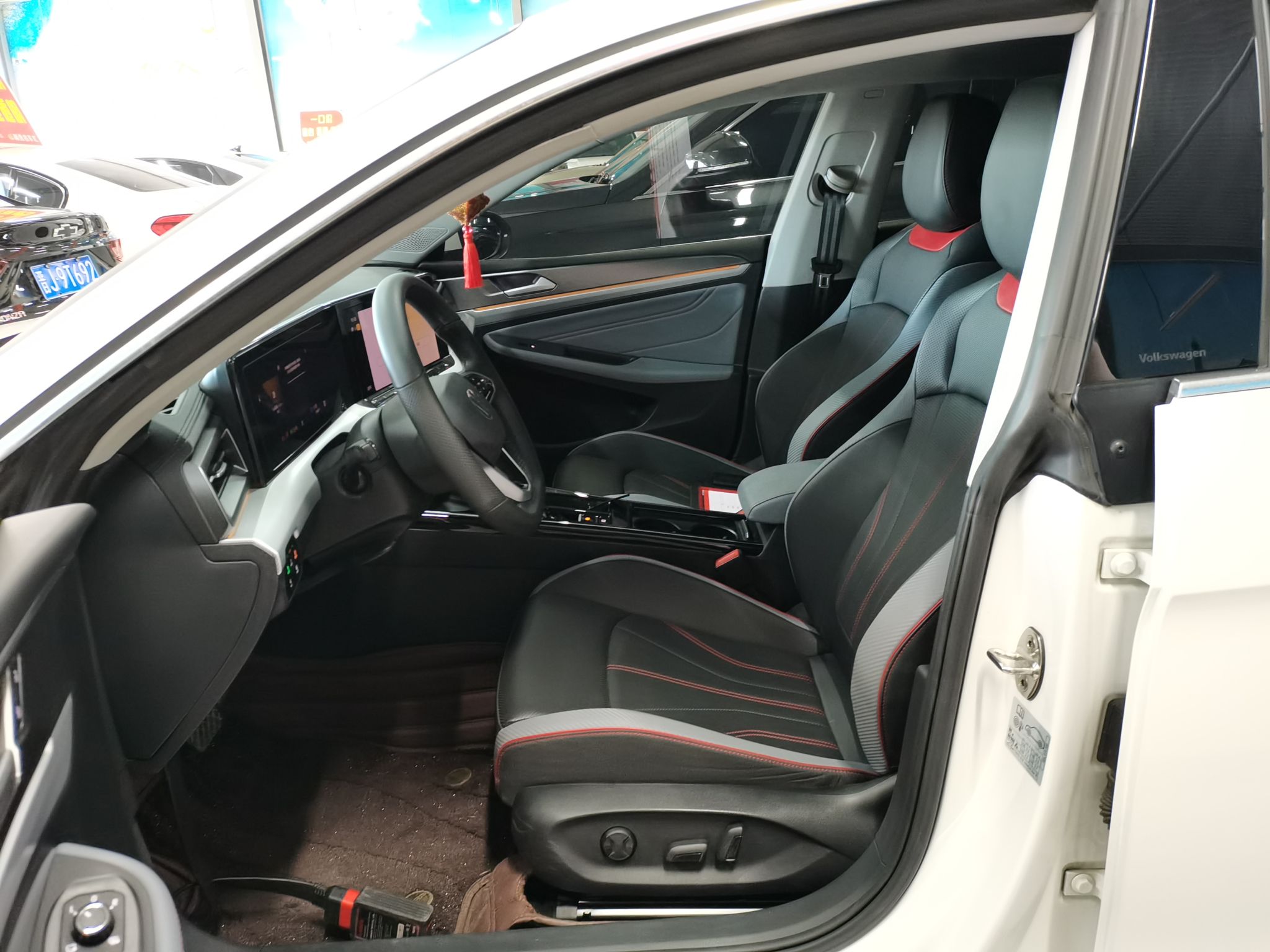 Переднее сиденье в автомобиле