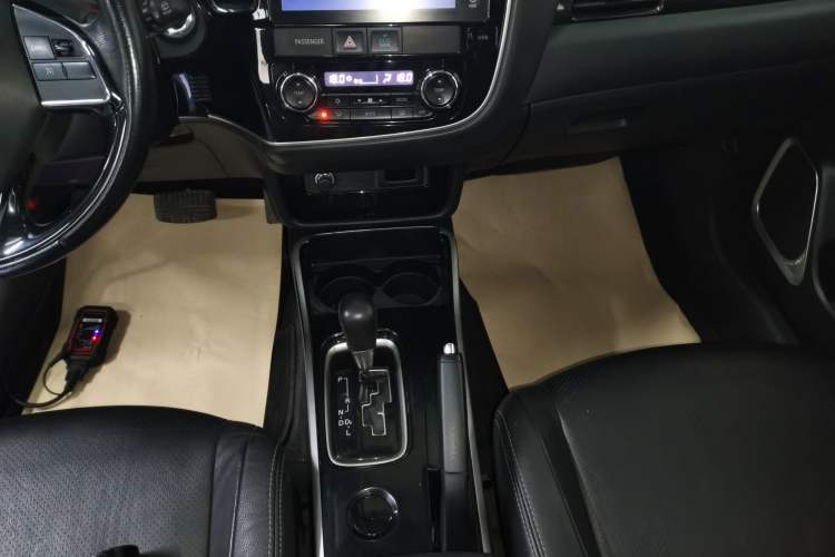 Used Mitsubishi Outlander 2017 2.0L Two-Wheel Drive Glory Edition 5 Seats
