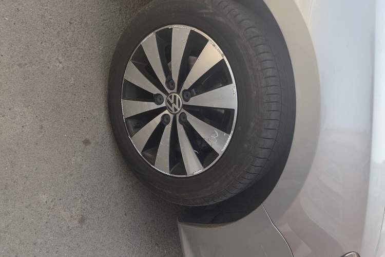 Used Volkswagen Sagitar 2018 280TSI DSG Comfort Model Right Front Wheel Hub