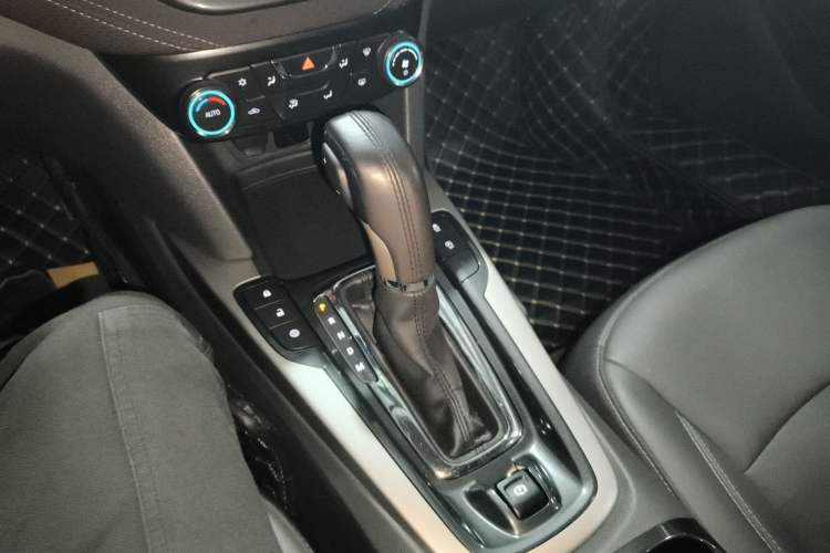 Used Chevrolet Malibu 2018 530T Automatic Luxury Edition Gear Lever