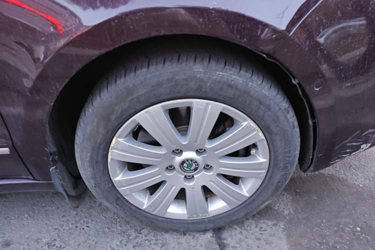 Used Skoda Superb 2012 1.8TSI Automatic Prestige Edition Right Front Wheel Hub