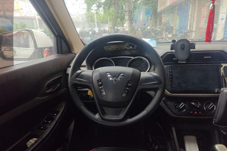 Used Wuling Hongguang 2018 1.5L S Standard Version L2B Steering Wheel