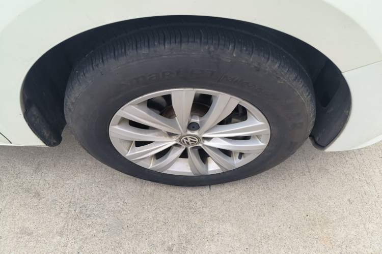 Used Volkswagen Bora 2016 1.6L Automatic Fashion Model Right Front Wheel Hub