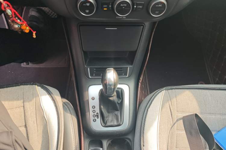 Used Volkswagen Tiguan 2016 280TSI Automatic Two-Wheel Drive Silk Road Comfort Edition
