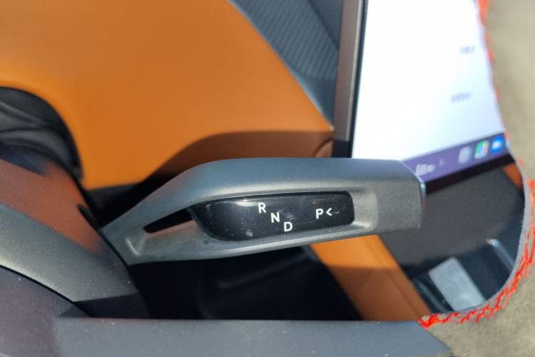 Used Xiaomi Auto YU7 2025 Ultra-Long Range High-Performance All-Wheel-Drive Max Edition Gear Lever