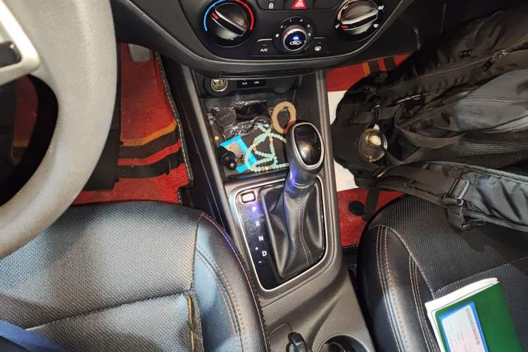 Used Hyundai Verna (new generation) 2016 1.4L Automatic Cool Edition GLS Gear Lever