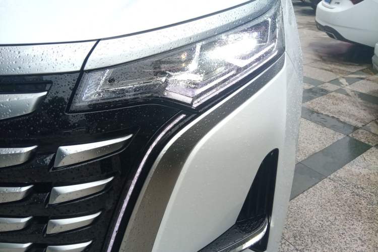 Used Denza D9 2022 DM-i 970 Four-Wheel Drive Flagship Model
