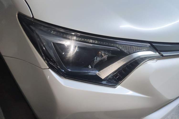 Used Toyota RAV4 2016 2.0L CVT Two-Wheel Drive Comfort Edition China V Standard
