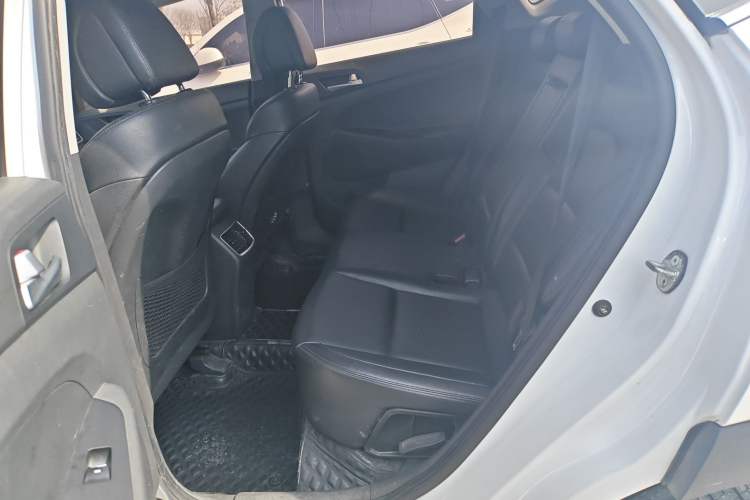 Used Hyundai Tucson 2015 1.6T Dual-Clutch Two-Wheel-Drive Smart Model Left Rear Seat