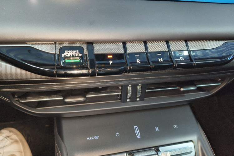 Used Lincoln Z 2022 Facelift iCool Deluxe Edition
