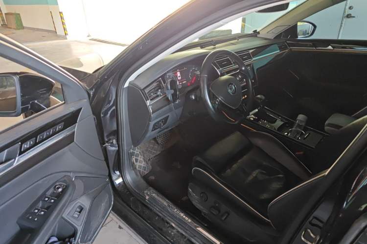 Used Volkswagen Phideon 2018 Revised Version 380TSI Two-Wheel-Drive Flagship Edition
