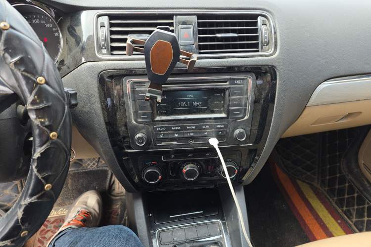 Used Volkswagen Sagitar 2015 1.6L Manual Comfort Model