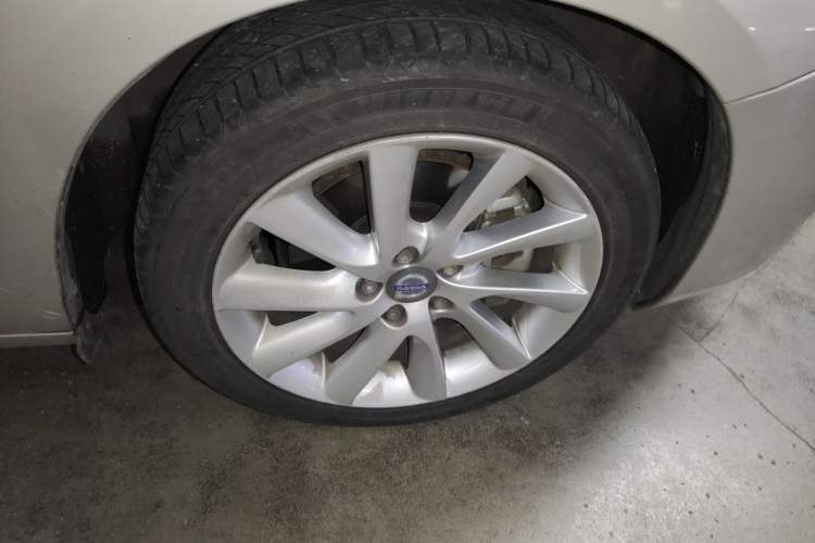 Used Volvo S60 2017 S60L T4 Smart Range Edition Right Front Wheel Hub