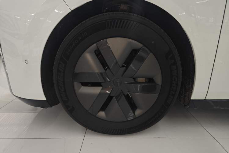 Used Li Auto MEGA 2025 Ultra Smart Refreshed Edition
