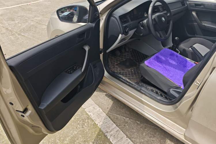 Used Skoda Rapid 2016 1.4L Manual Front-Wheel Drive Model Driver Seat