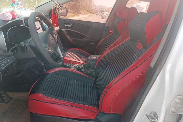 Used Hyundai Santa Fe 2015 2.0T Automatic All-Wheel Drive Smart Version 5 Seats Left Front Seat