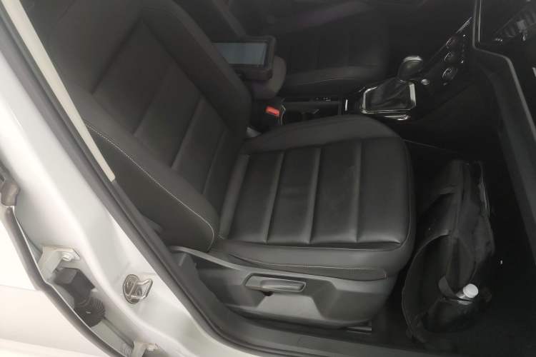 Used Volkswagen T-ROC 2021 280TSI DSG Two-Wheel Drive Comfort Connect Edition Right Front Seat