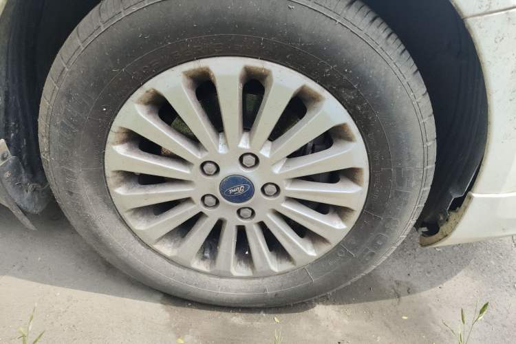 Used Ford Focus 2013 Hatchback Classic 1.8L Manual Fashion Edition Right Front Wheel Hub