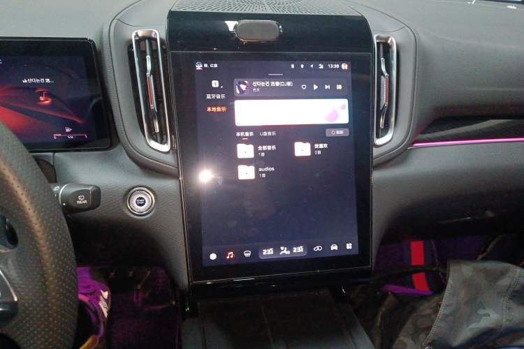 Used Hongqi HS3 2023 1.5T Two-Wheel Drive Shanwei Edition Audio And AC Panel