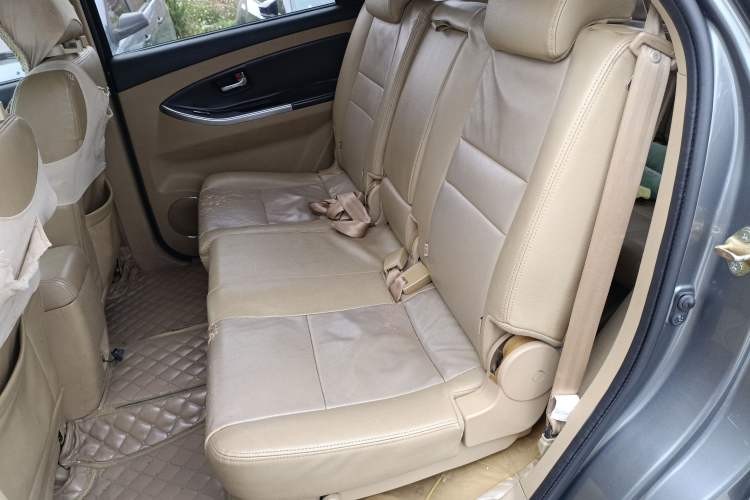 Used JMC Yusheng S350 2012 2.4T Two-Wheel Drive Luxury 7-Seater
