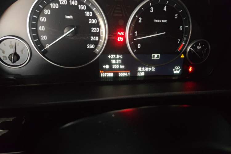 Used BMW 5 Series 2012 535Li Leading Model Odometer Close Up