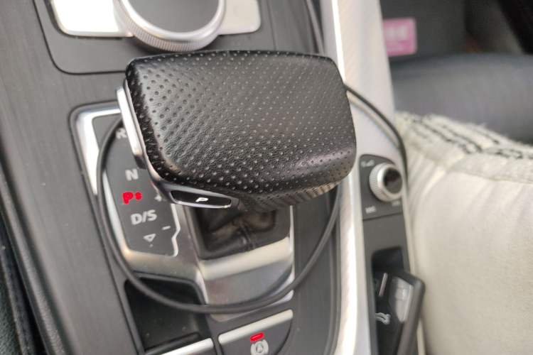 Used Audi A4L 2018 30th Anniversary Edition 40 TFSI Fashion Model Gear Lever