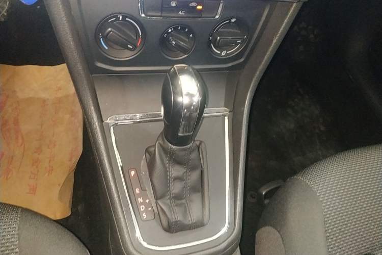 Used Volkswagen Bora 2016 1.6L Automatic Fashion Model