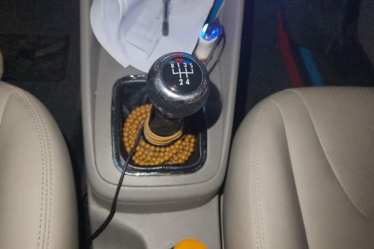 Used Volkswagen Bora 2012 1.6L Manual Fashion Edition Gear Lever