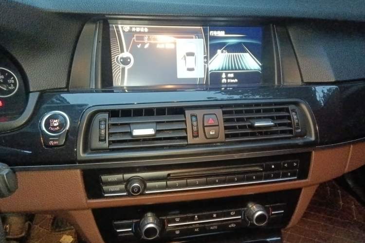 Used BMW 5 Series 2014 520Li Elegant Model
