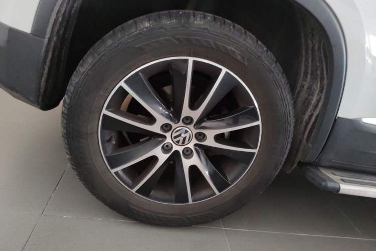 Used Volkswagen Tiguan 2015 1.8TSI Automatic All-Wheel-Drive Luxury Model Right Rear Wheel Hub