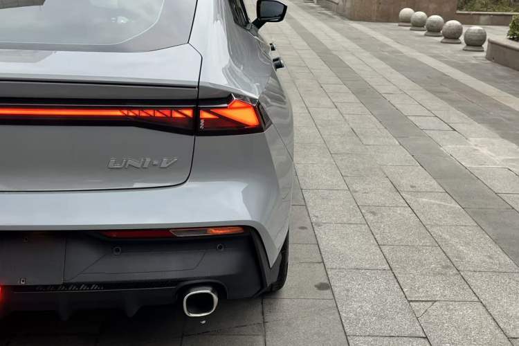 Used CHANGAN UNI-V 2022 1.5T Prestige Version
