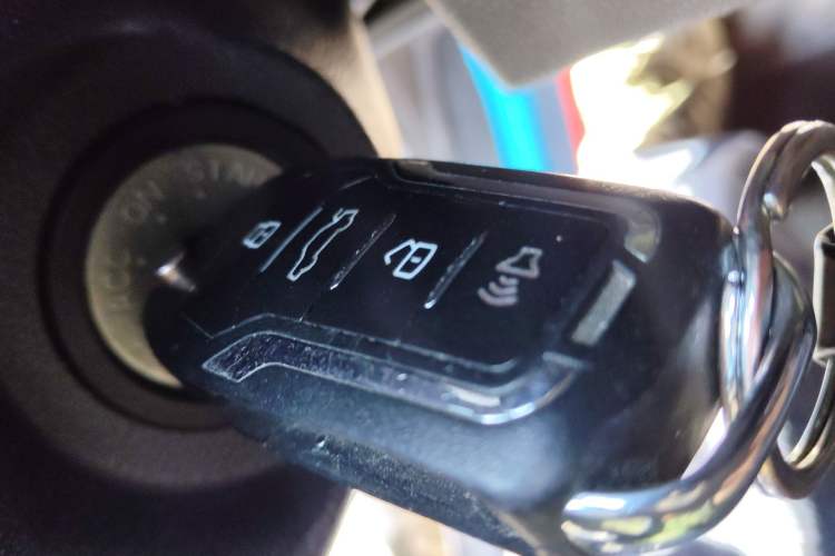 Used Great Wall Wingle 5 2017 2.0T European-spec Diesel Two-Wheel-Drive Entry-Level Big Double-Cab GW4D20D Vehicle Key