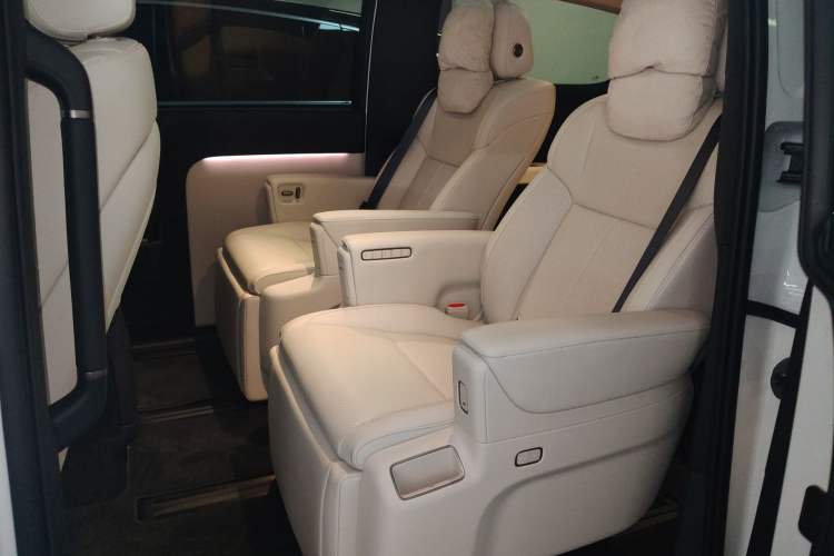 Used Li Auto MEGA 2025 Home Family Special Edition
