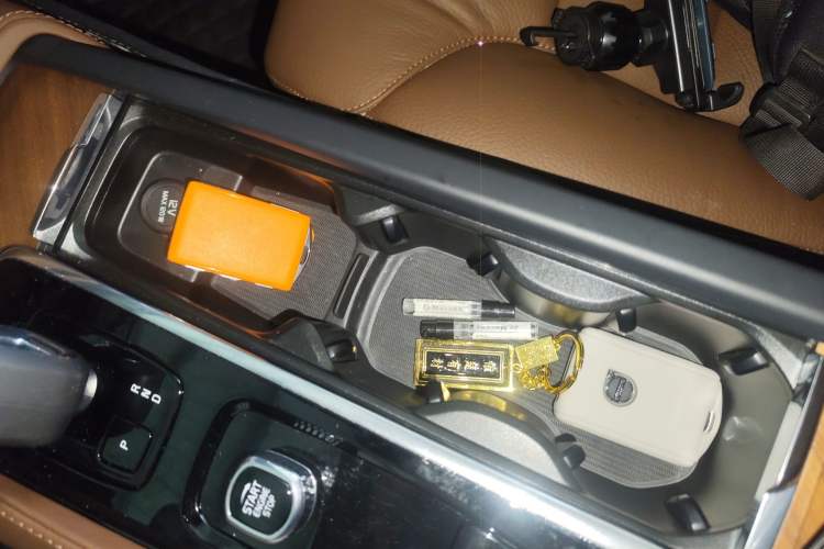 Used Volvo XC90 2024 B6 Zhiyi Luxury 7-Seater Vehicle Key