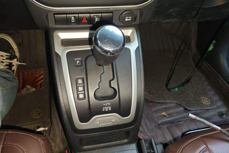 Used Jeep Compass 2014 Revised Version 2.4L Four-Wheel Drive Comfort Edition Gear Lever