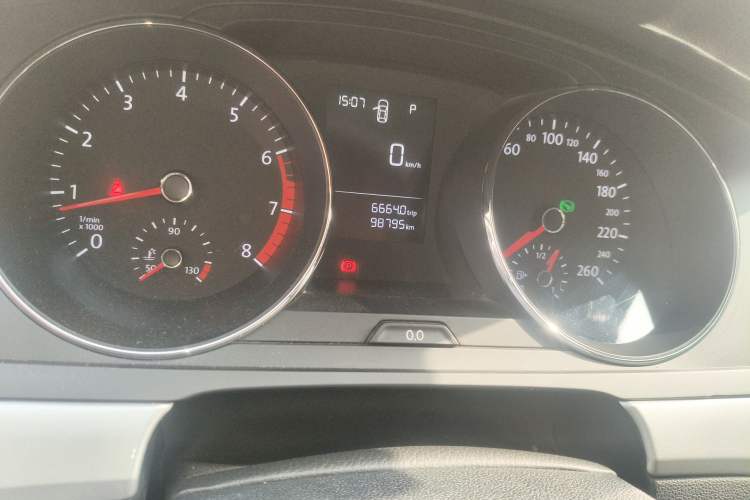 Used Volkswagen Lamando 2015 230TSI DSG Fashion Edition Odometer Close Up